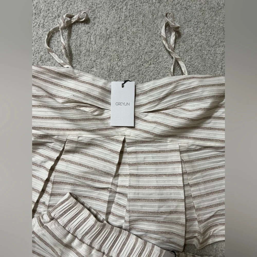 Greylin Two piece set- size L - Picture 5 of 8